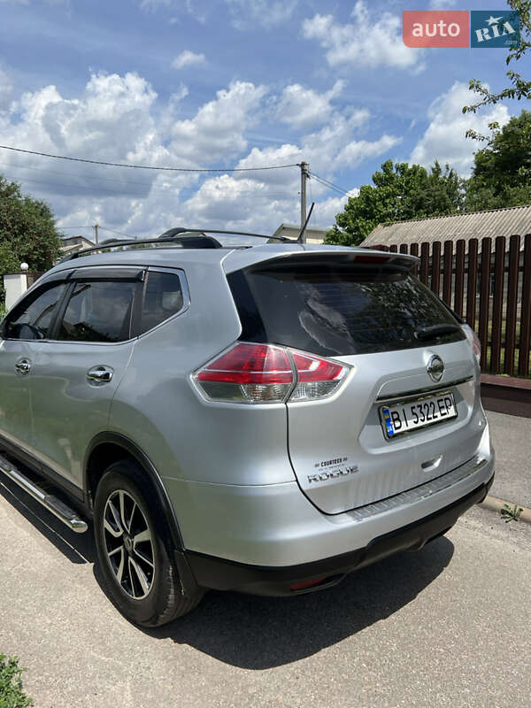 Позашляховик / Кросовер Nissan Rogue 2015 в Полтаві