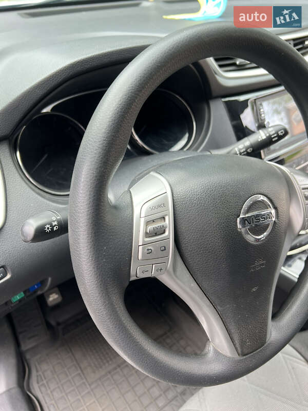 Позашляховик / Кросовер Nissan Rogue 2015 в Полтаві