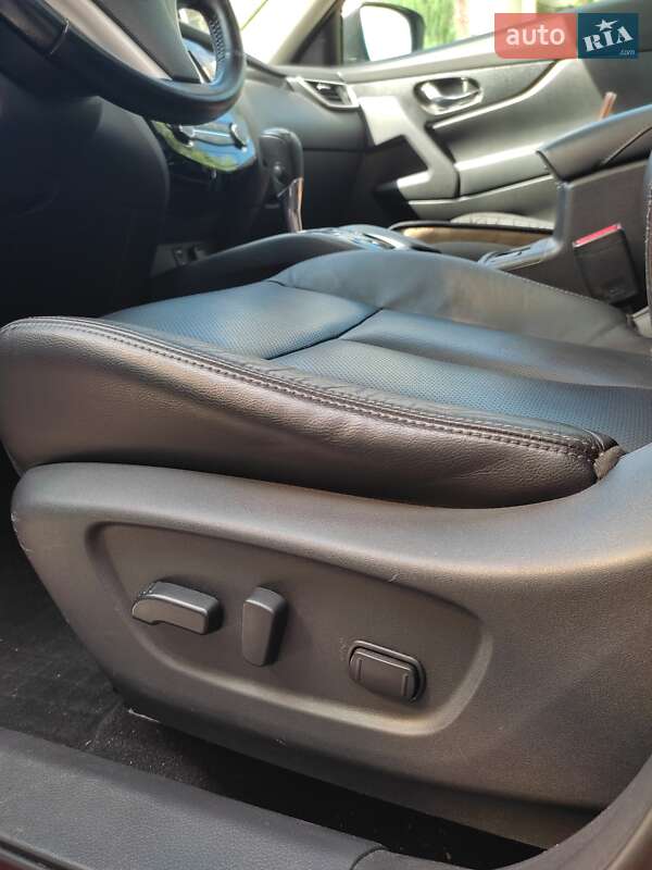 Внедорожник / Кроссовер Nissan Rogue 2014 в Мироновке