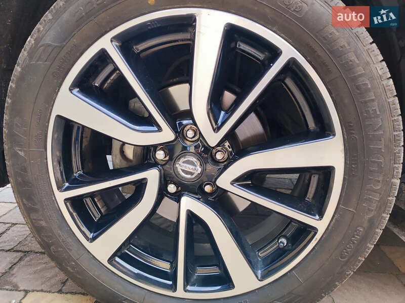 Внедорожник / Кроссовер Nissan Rogue 2018 в Жидачове