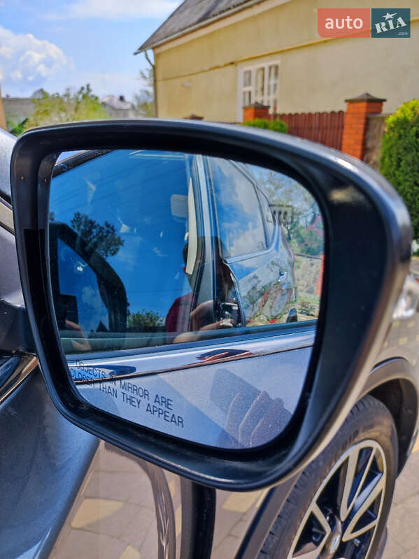 Внедорожник / Кроссовер Nissan Rogue 2018 в Жидачове