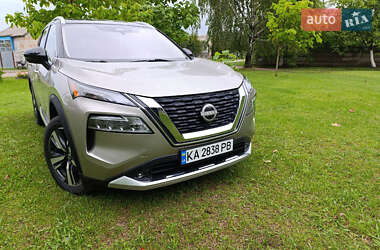 Внедорожник / Кроссовер Nissan Rogue 2021 в Макарове