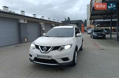 Внедорожник / Кроссовер Nissan Rogue 2016 в Житомире