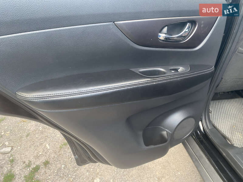 Внедорожник / Кроссовер Nissan Rogue 2015 в Хмельнике