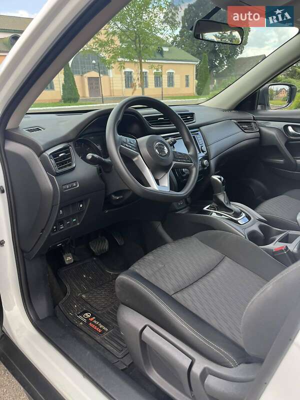Внедорожник / Кроссовер Nissan Rogue 2018 в Галиче