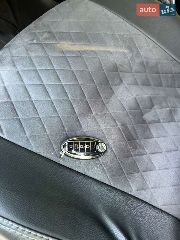 Внедорожник / Кроссовер Nissan Rogue 2017 в Мукачево