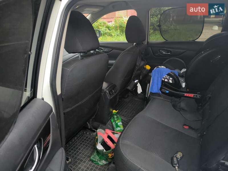 Позашляховик / Кросовер Nissan Rogue 2017 в Львові