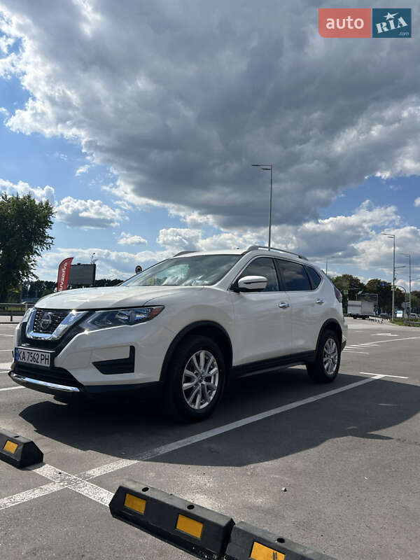 Внедорожник / Кроссовер Nissan Rogue 2018 в Киеве