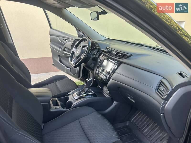 Внедорожник / Кроссовер Nissan Rogue 2018 в Каменец-Подольском