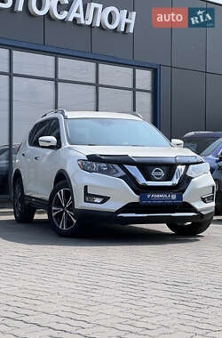 Позашляховик / Кросовер Nissan Rogue 2017 в Нововолинську