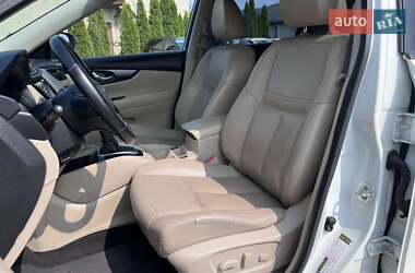 Внедорожник / Кроссовер Nissan Rogue 2017 в 