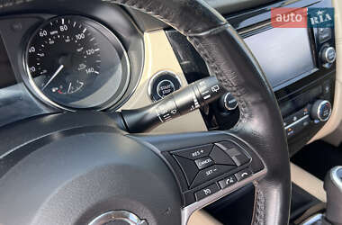 Внедорожник / Кроссовер Nissan Rogue 2017 в 