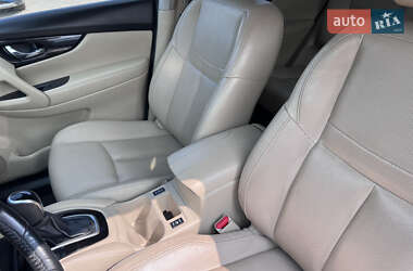 Внедорожник / Кроссовер Nissan Rogue 2017 в 