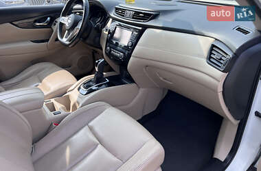 Внедорожник / Кроссовер Nissan Rogue 2017 в 