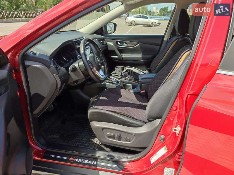 Внедорожник / Кроссовер Nissan Rogue 2017 в Харькове