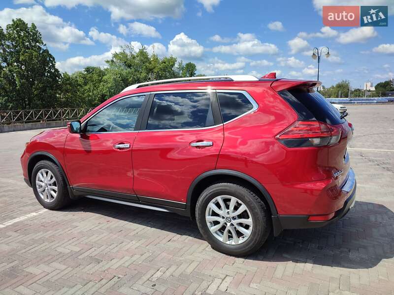 Внедорожник / Кроссовер Nissan Rogue 2017 в Харькове