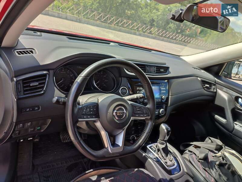 Внедорожник / Кроссовер Nissan Rogue 2017 в Харькове