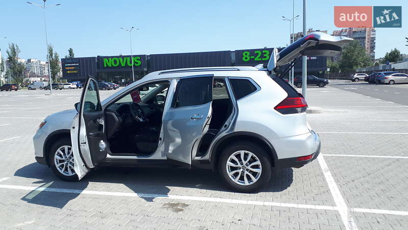 Позашляховик / Кросовер Nissan Rogue 2016 в Києві
