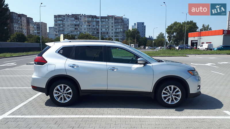 Позашляховик / Кросовер Nissan Rogue 2016 в Києві