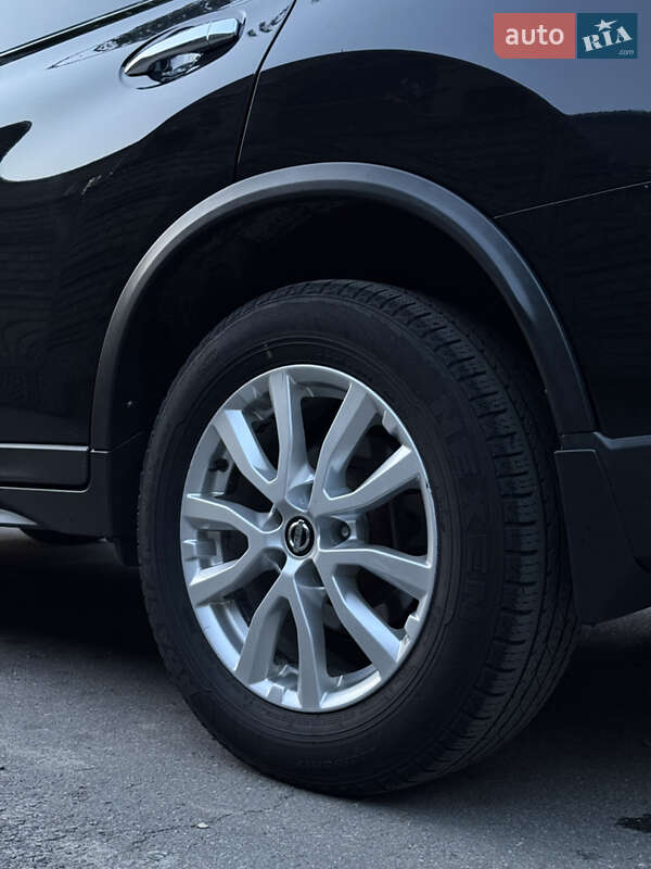 Внедорожник / Кроссовер Nissan Rogue 2017 в Харькове
