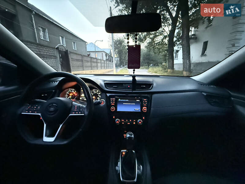 Внедорожник / Кроссовер Nissan Rogue 2017 в Харькове