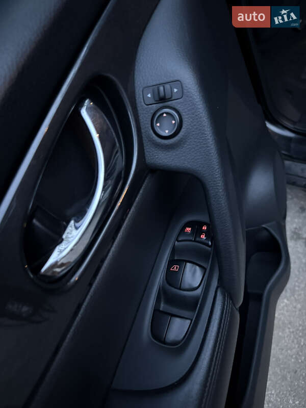 Внедорожник / Кроссовер Nissan Rogue 2017 в Харькове