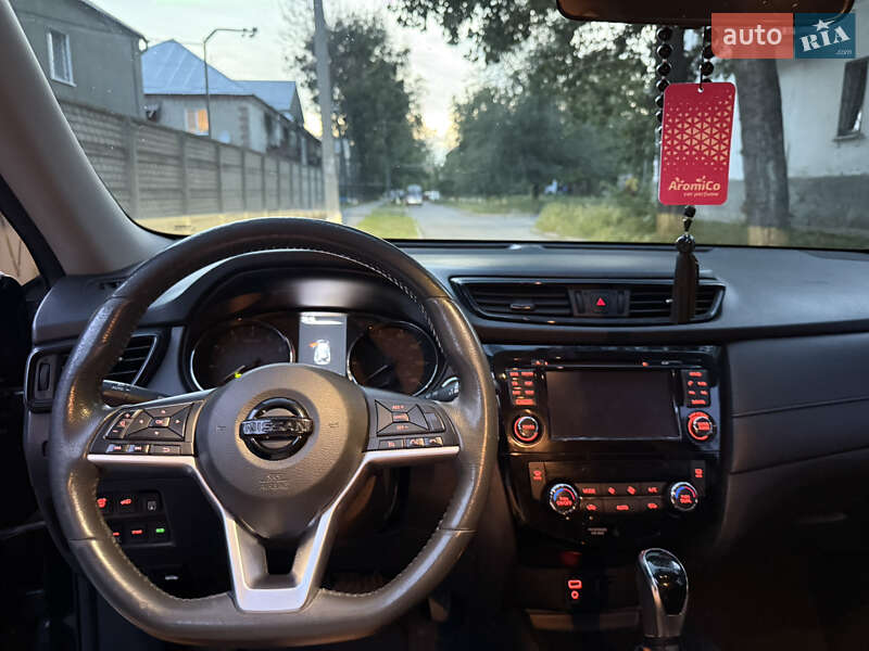 Внедорожник / Кроссовер Nissan Rogue 2017 в Харькове