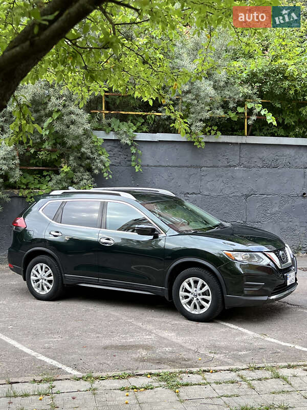 Внедорожник / Кроссовер Nissan Rogue 2017 в Ровно