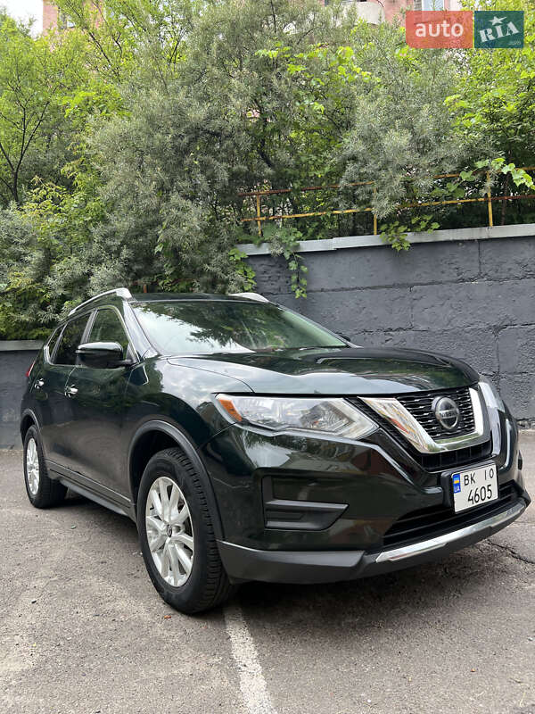 Внедорожник / Кроссовер Nissan Rogue 2017 в Ровно