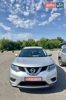 Внедорожник / Кроссовер Nissan Rogue 2016 в Полтаве