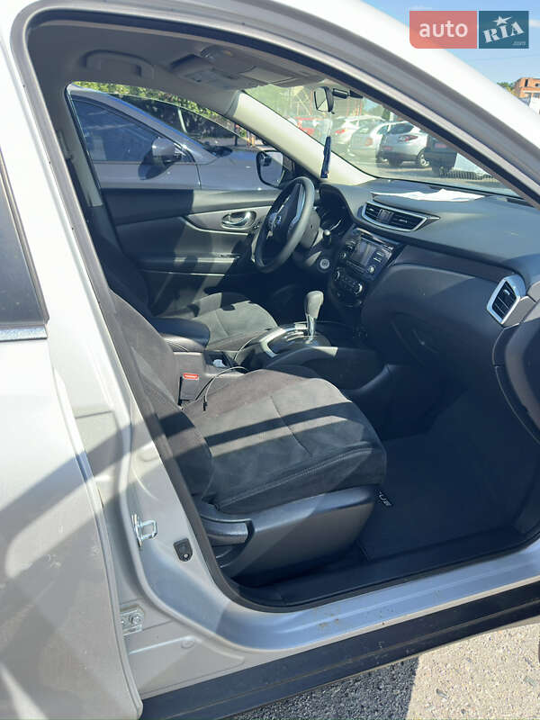 Внедорожник / Кроссовер Nissan Rogue 2016 в Полтаве