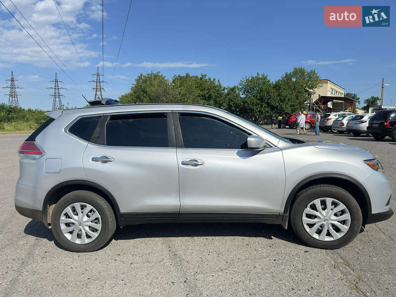 Внедорожник / Кроссовер Nissan Rogue 2016 в Полтаве
