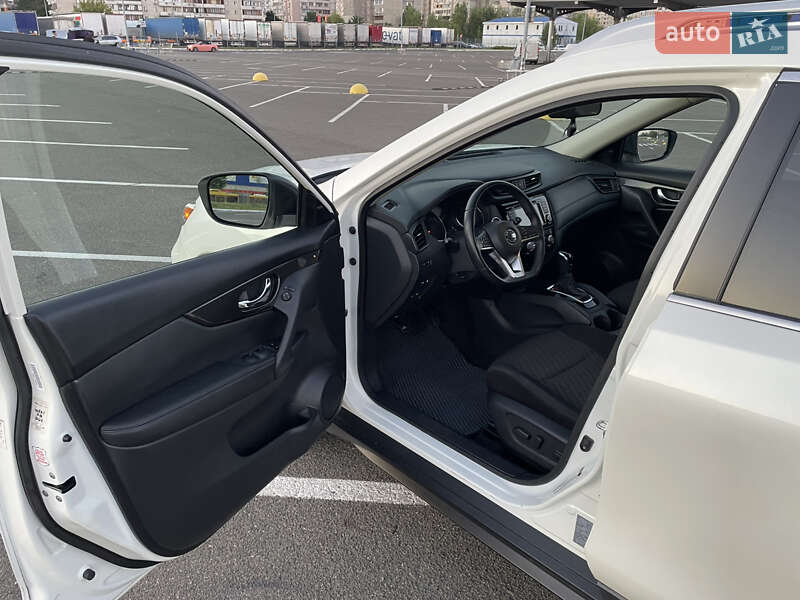 Внедорожник / Кроссовер Nissan Rogue 2018 в Киеве