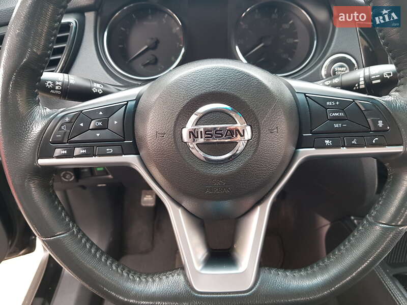 Внедорожник / Кроссовер Nissan Rogue 2017 в Киеве