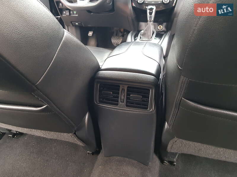 Внедорожник / Кроссовер Nissan Rogue 2017 в Киеве