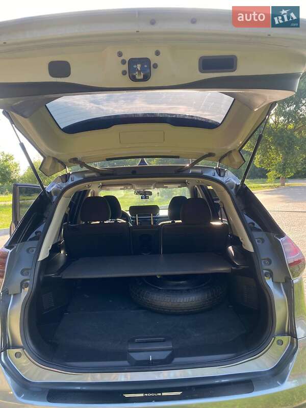 Внедорожник / Кроссовер Nissan Rogue 2015 в Решетиловке