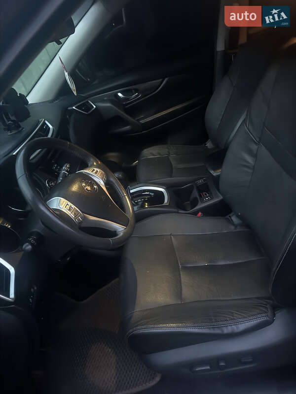 Позашляховик / Кросовер Nissan Rogue 2014 в Долині