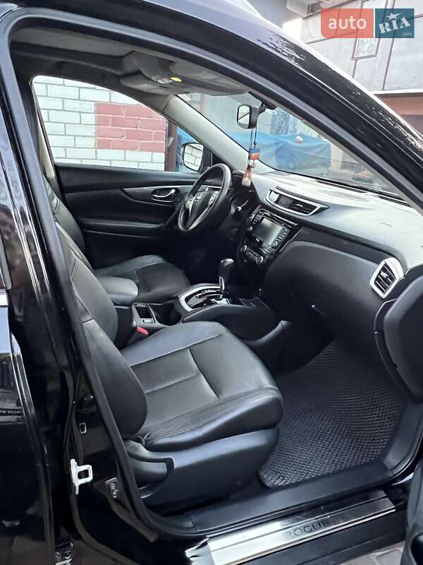 Позашляховик / Кросовер Nissan Rogue 2014 в Чернігові