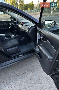 Внедорожник / Кроссовер Nissan Rogue 2018 в Каменском