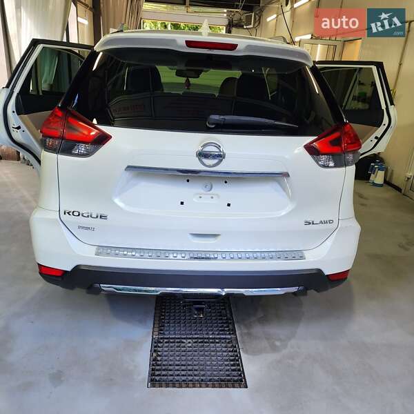 Внедорожник / Кроссовер Nissan Rogue 2017 в Киеве