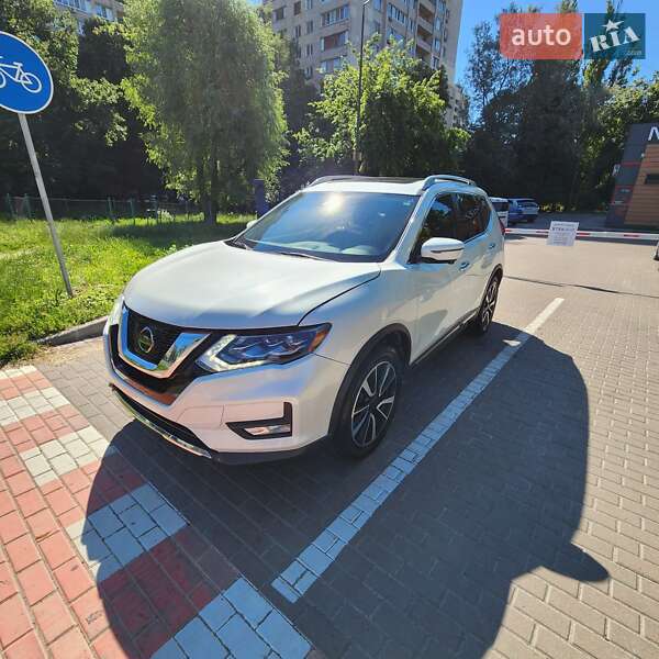 Внедорожник / Кроссовер Nissan Rogue 2017 в Киеве