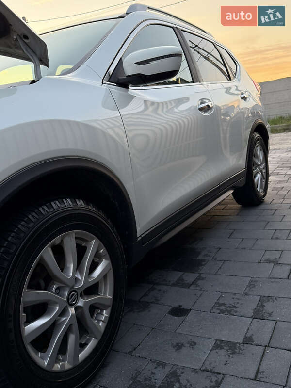 Внедорожник / Кроссовер Nissan Rogue 2017 в Киеве