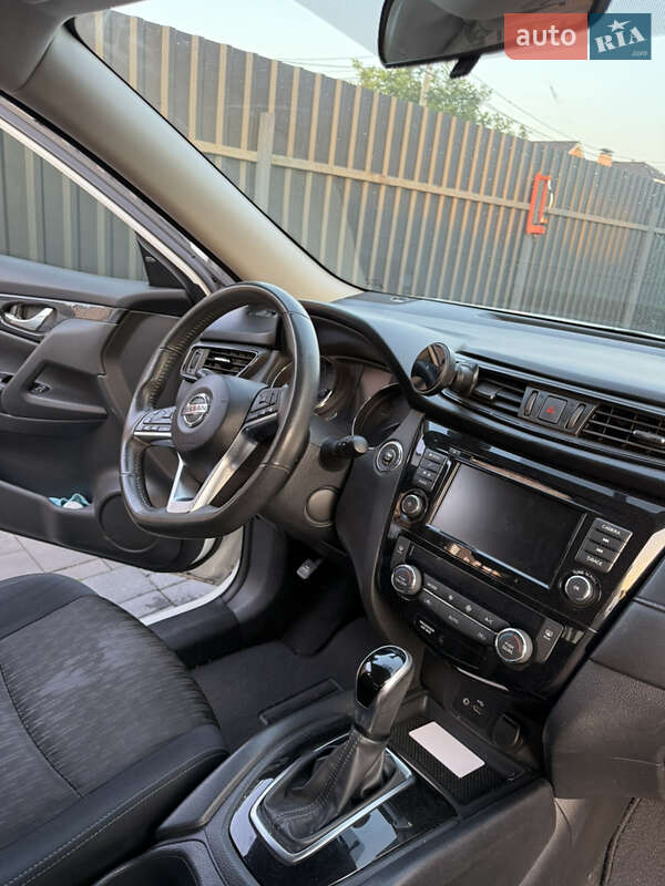 Внедорожник / Кроссовер Nissan Rogue 2017 в Киеве