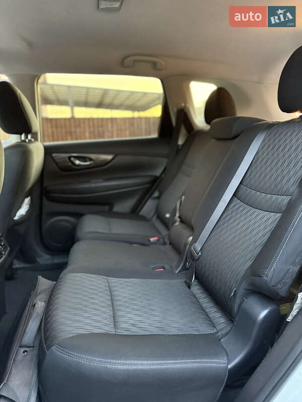 Внедорожник / Кроссовер Nissan Rogue 2017 в Киеве