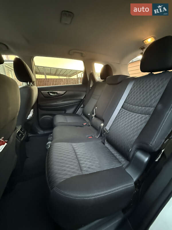Внедорожник / Кроссовер Nissan Rogue 2017 в Киеве