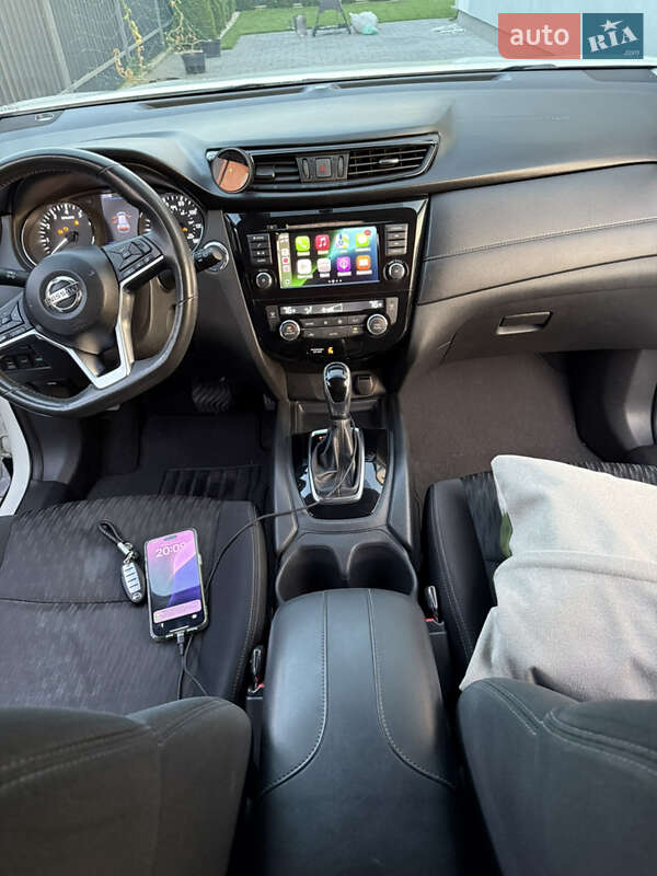 Внедорожник / Кроссовер Nissan Rogue 2017 в Киеве