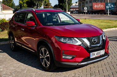 Внедорожник / Кроссовер Nissan Rogue 2017 в Киеве