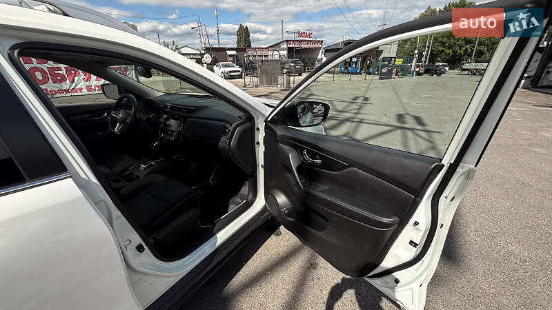 Внедорожник / Кроссовер Nissan Rogue 2016 в Киеве