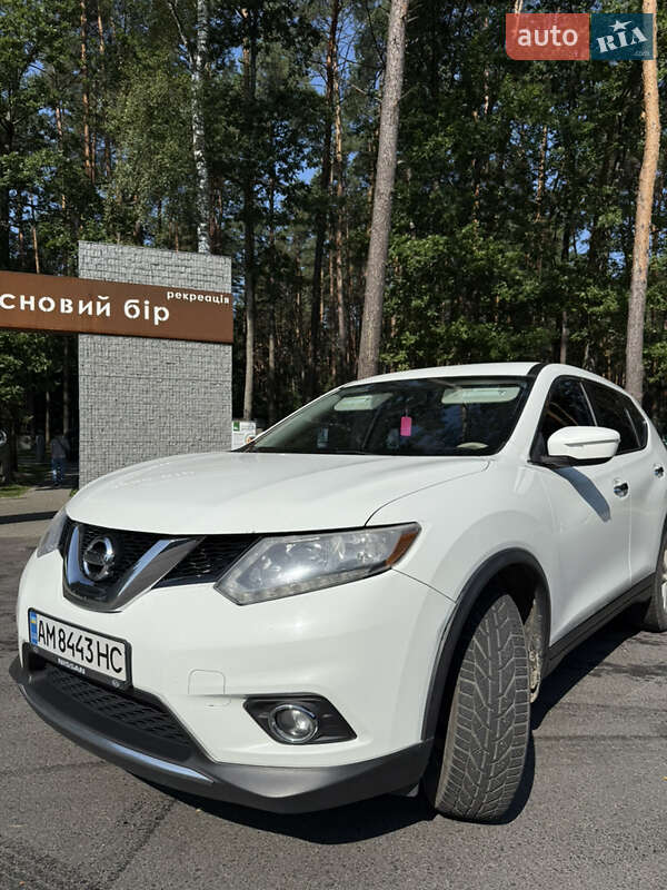 Внедорожник / Кроссовер Nissan Rogue 2015 в Олевске