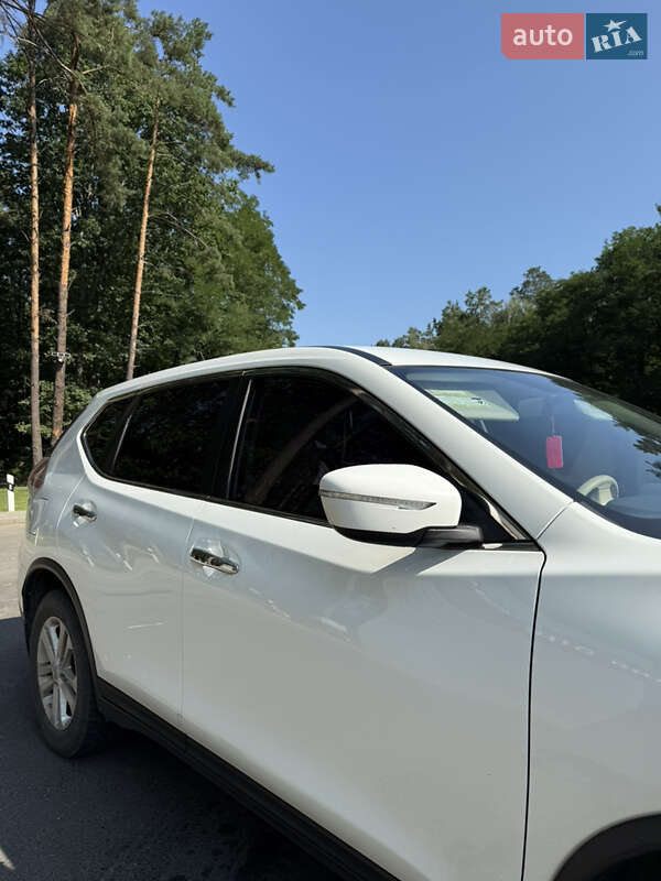 Внедорожник / Кроссовер Nissan Rogue 2015 в Олевске